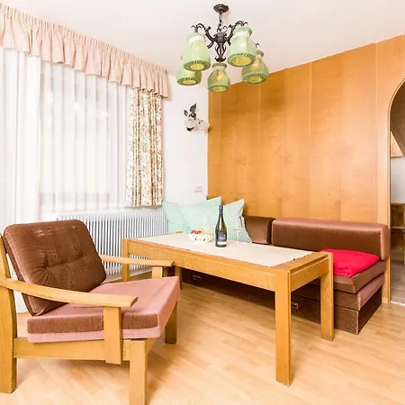 Gaestehaus Helga * שארניץ